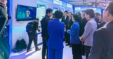 第十二届APEC中小企业技术交流暨展览会盛大开幕，工信部副部长徐晓兰到长风渡展厅巡馆指导